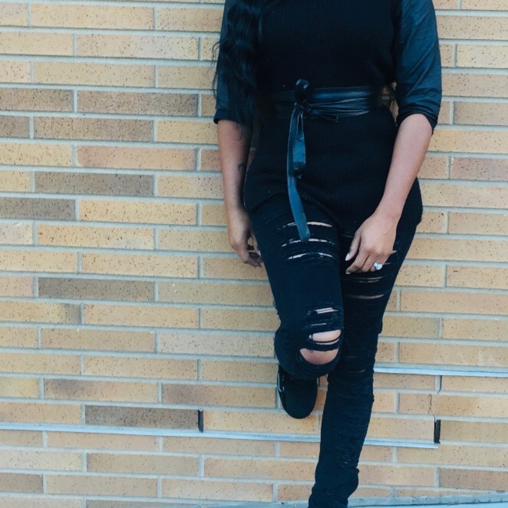 Black distressed skinny jeans